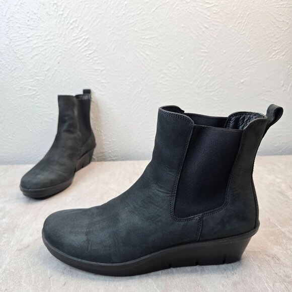 Ecco Ankle Bootie Low Wedge Nubuck Leather Black Minimalist Comfort Chelsea Boot - Picture 1 of 11